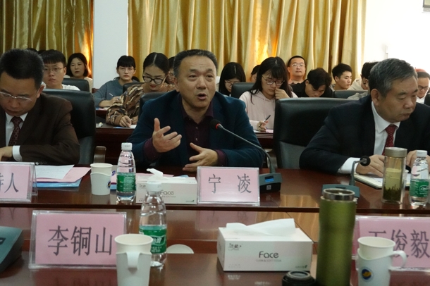 D:\Backup\桌面\新闻\1221学院举办必赢优惠y272net区域经济研究所揭牌仪式(学院网页)\副校长宁凌教授讲话(发文稿).jpg D:\Backup\桌面\新闻\1221学院举办必赢优惠y272net区域经济研究所揭牌仪式(学院网页)\副校长宁凌教授讲话(发文稿).jpg